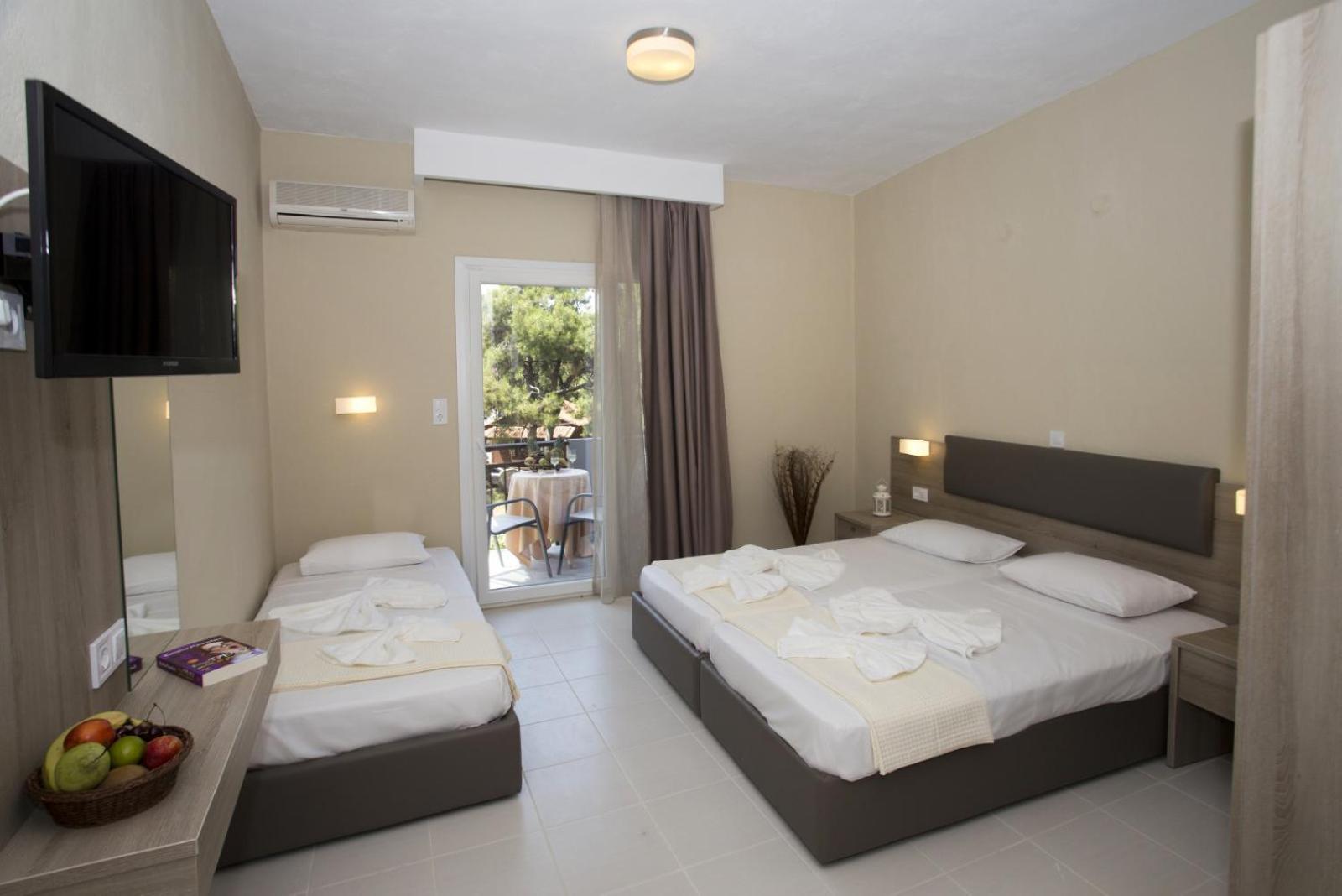 פוטוס Hotel Sirines Complex מראה חיצוני תמונה