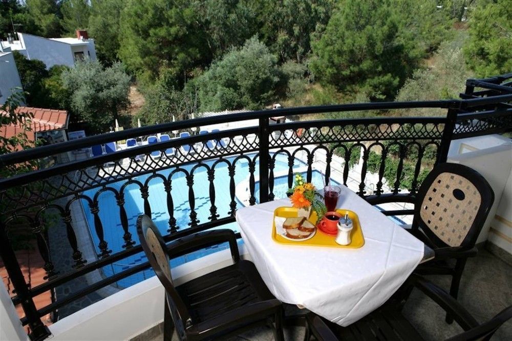 פוטוס Hotel Sirines Complex מראה חיצוני תמונה
